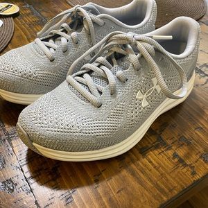 Women’s Under Armour shoes. Size 5.5. Excellent condition! Worn only a few times